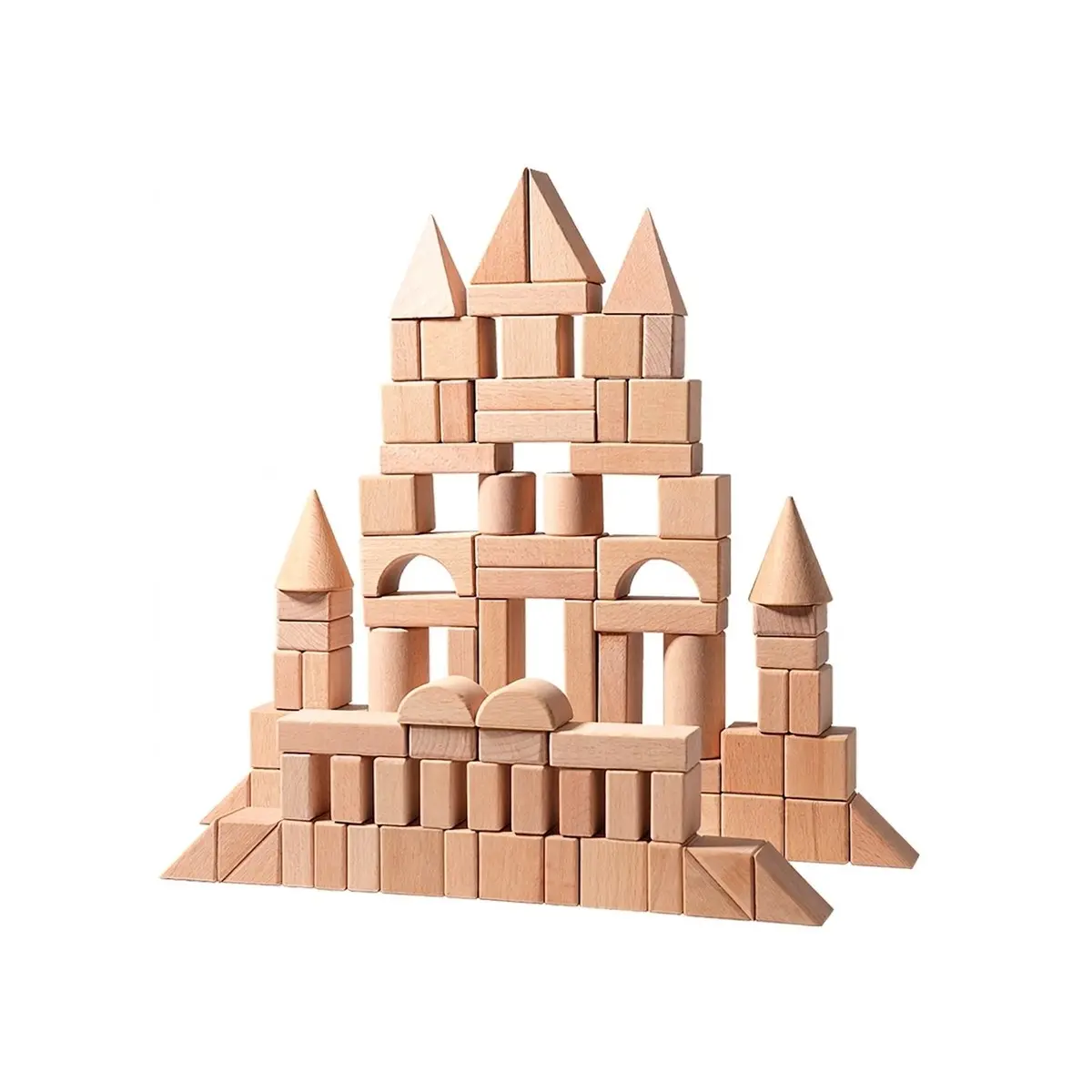 Grand château en blocs de hêtre non peint avec toits pointus