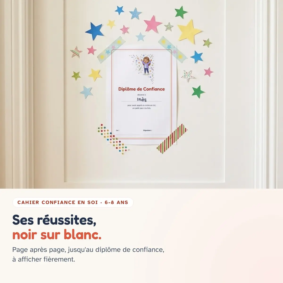 Le diplôme de confiance imprimé, avec le prénom de l'enfant, collé sur une porte entourée d'étoiles